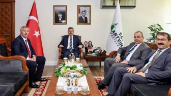 Artvin'de Eğitim İçin Önemli Görüşme: Bakanlık Yöneticileri Vali'yi Ziyaret Etti