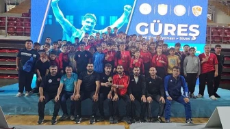 Erzurumlu sporcular Türkiye Şampiyonası'nda madalyalarla döndü, başarıları coşkuyla kutlandı!