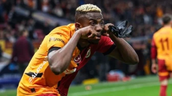 Galatasaray Napoli'den Osimhen için teminat mektuplarını sundu, pazarlıklar devam ediyor.