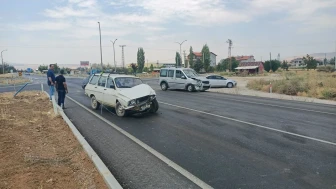 Isparta'da Kavşakta Çarpışan İki Araçta 3 Yaralı, Sağlık Durumu İyi