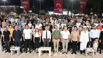 Kemer'de 15 Temmuz etkinliği; şehitler anıldı, aşure ikram edildi, demokrasi nöbeti tutuldu.