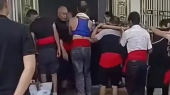 Çin'de yaşamı kutlayan geleneksel tabut ritüeli dikkat çekiyor