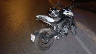 Manavgat'ta Motosiklet Kazası: Sürücü Hastaneye Kaldırıldı, Trafikte Aksama Yaşandı