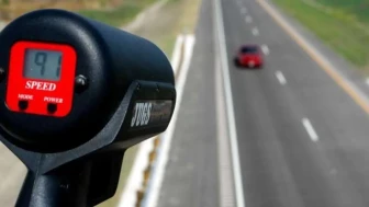 Yeni hız denetim sistemi 9 ilde, trafik güvenliğini artırmayı hedefliyor.