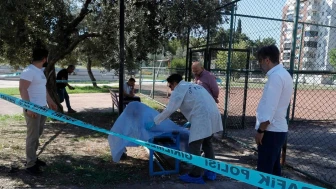 Antalya'da Parkta Hareketsiz Bulunan 48 Yaşındaki Adamın Şüpheli Ölümü