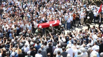 Şehit askerlerin cenaze törenlerinde duygu dolu anlar yaşandı