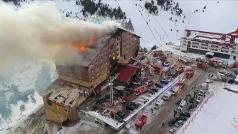 Bolu otel yangını davasında gergin anlar: Sanığın başsağlığına sert tepkiler!