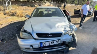 Antakya'da Trafik Kazası: İki Kişi Yaralandı, Polis Soruşturmaya Başladı