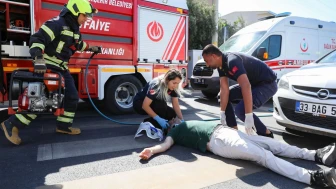 Mersin'deki trafik tatbikatı, gerçek kazayı andırarak vatandaşları paniğe sürükledi