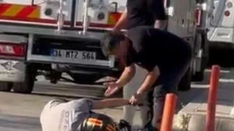 İzmir'de yol verme tartışması kanlı kavgaya dönüştü: Motosiklet sürücüsü defalarca tekmelendi