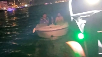 İstanbul Boğazı'nda sürüklenen tekneye Kıyı Emniyeti'nden hızlı müdahale