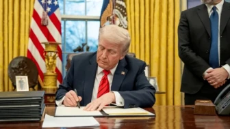 Trump'tan Suriye'ye yönelik yaptırımları kaldıran tarihî kararname imzası