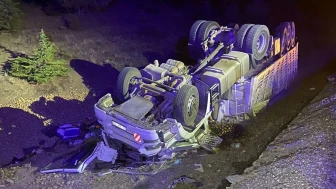 Şarkikaraağaç'ta Devrilen Tırda Sürücü Kurtarıldı, 1,5 Saatlik Zorlu Operasyon Gerçekleşti