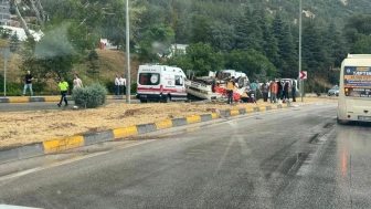 Yağmur sonrası kaygan yolda devrilen minibüste 9 yaralı, kaza soruşturması başlatıldı