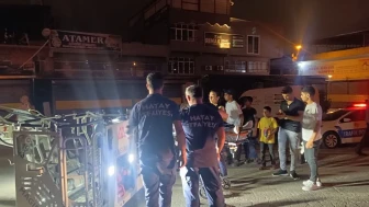 İskenderun'da Motosiklet Su Kanalına Düştü, Sürücü Ağır Yaralı