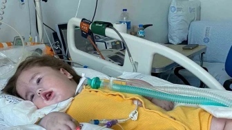 İzmir'de Yenidoğan Bebek İhmal İddiasıyla Yoğun Bakımda Koma Halinde 1 Yıldır Mücadele Ediyor