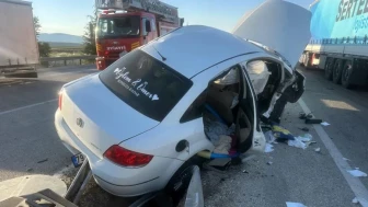 Kızılören'de otomobil-traktör kazası: Üsteğmen hayatını kaybetti, eşi ağır yaralı