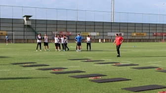 Çaykur Rizespor, 2025-26 sezonu için antrenmanlara başladı ve iddialı hedeflerini açıkladı.