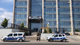 Erdemli'de uyuşturucu operasyonu: 2 tutuklama, çok sayıda madde ve silah ele geçirildi