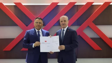 Iğdır Üniversitesi'nde yeni dönem: Prof. Dr. Ekrem Gürel mazbatasını aldı