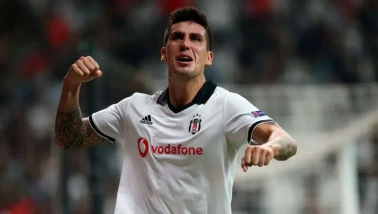 Enzo Roco'nun Futbol Kariyeri: Şili'den Avrupa'ya Uzanan Başarılar ve Milli Takım Zaferleri