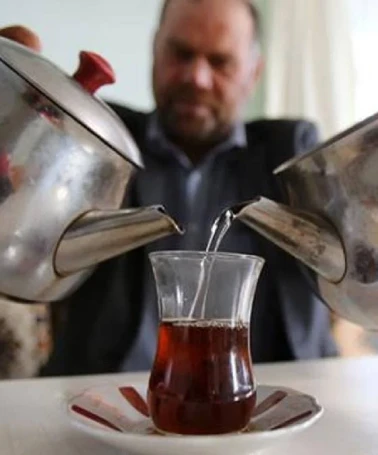 Uzmanlardan Çay Tüketimine Dikkat Uyarısı: "Zehirsiz Seçim Yapın!"