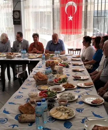 İzmir'de Van kahvaltısıyla kültürel zenginlikler tanıtıldı, sosyal bağlar güçlendi