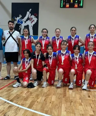 Bitlis’in Gururu: Kız Basketbol Takımı ANALİG Bölge Şampiyonu Oldu!