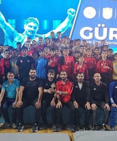 Erzurumlu sporcular Türkiye Şampiyonası'nda madalyalarla döndü, başarıları coşkuyla kutlandı!