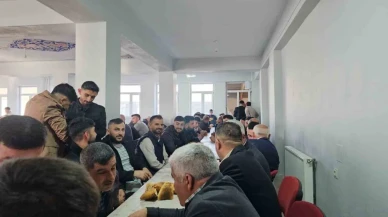 Adilcevaz’da Geleneksel Bayram Yemeğiyle Yüzlerce Kişi Bir Araya Geldi
