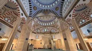 Patnos'taki  Recep Tayyip Erdoğan Camii, modern mimarinin izlerini taşıyor