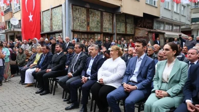 Arhavi'de Vali ve Milletvekili, Kadınların Emeklerini Destekleyen Köy Pazarını Ziyaret Etti