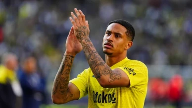 Fenerbahçe, Jayden Oosterwolde'nin sözleşmesini 2028'e kadar uzattı