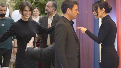Uzak Şehir'de Sinem Ünsal özel günlerde neden hep siyah elbise giyiniyor"