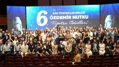 Ege Tiyatrolar Birliği, Özdemir Nutku Ödülleri'ni sanatçılarla buluşturdu