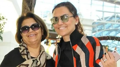 Demet Akalın'ın paylaşımı korkuttu! Soluğu hemen annesinin yanında aldı