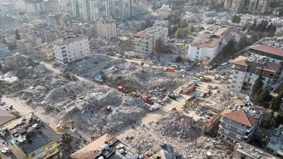 Trabzon Sallandı! Gümüşhane'de Deprem Paniği!