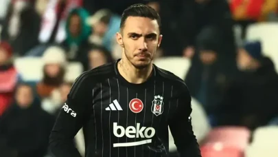 Kara Kartal'da Şok Sakatlık Haberi: Emirhan Topçu Başakşehir Maçında Yok! Savunma Hattında Büyük Alarm!