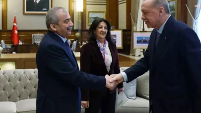 Efkan Ala ziyareti sonrası Sırrı Süreyya Önder'in son durumunu açıkladı! Hastane önünden sevenlerinden pankart!