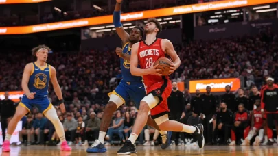 Alperen Şengün, Draymond Green ve Stephen Curry'i engelini geçti!