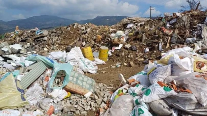 Bayraklı Belediyesi'ne açık alana çöp dökmekten ceza: 3,7 milyon lira
