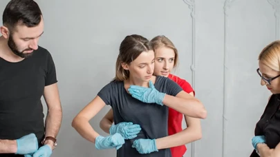 Heimlich Manevrası nedir? Heimlich Manevrası nasıl yapılır?