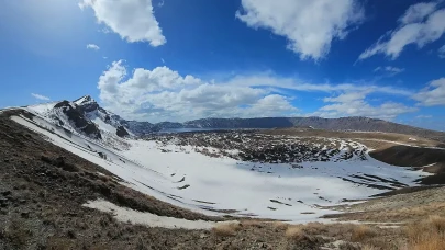 Tatvan'da bulutların ritmi görüntülendi