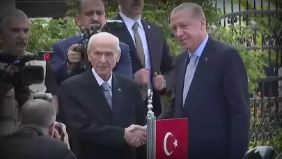 Erdoğan, Bahçeli'yi Konutunda Ziyaret Etti: Siyasi İlişkiler Güçleniyor!