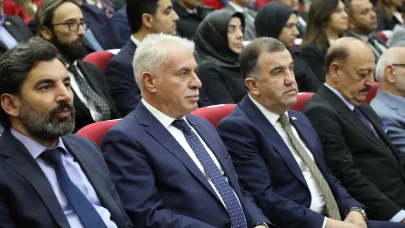 Bayburt’ta “Türk Modernleşmesinin Sorunları” Konferansı Düzenlendi