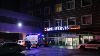 Motosikletli ekip şüpheli araca kovalamaca yaparken öğrenciye çarptı, tedavi altına alındı