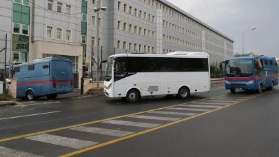 Narin cinayetinde yargılanan 15 sanıktan tutuklu olan 6 şüpheli, 3'üncü duruşma için cezaevinden adliyeye sevk edildi