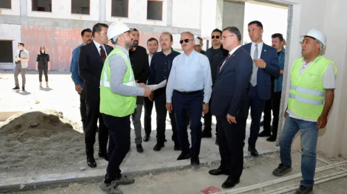 İçişleri Bakan Yardımcısı Münir Karaloğlu, Van’daki Sosyal Hizmetler Kampüsü İnşaatını İnceledi