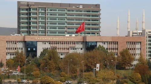 Savunmalar çelişkili, cinayet davasında kabarık suçlamalar dikkat çekti
