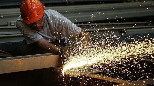 Almanya'da fabrika siparişleri mayıs ayı verileriyle dalgalı seyrine devam ediyor